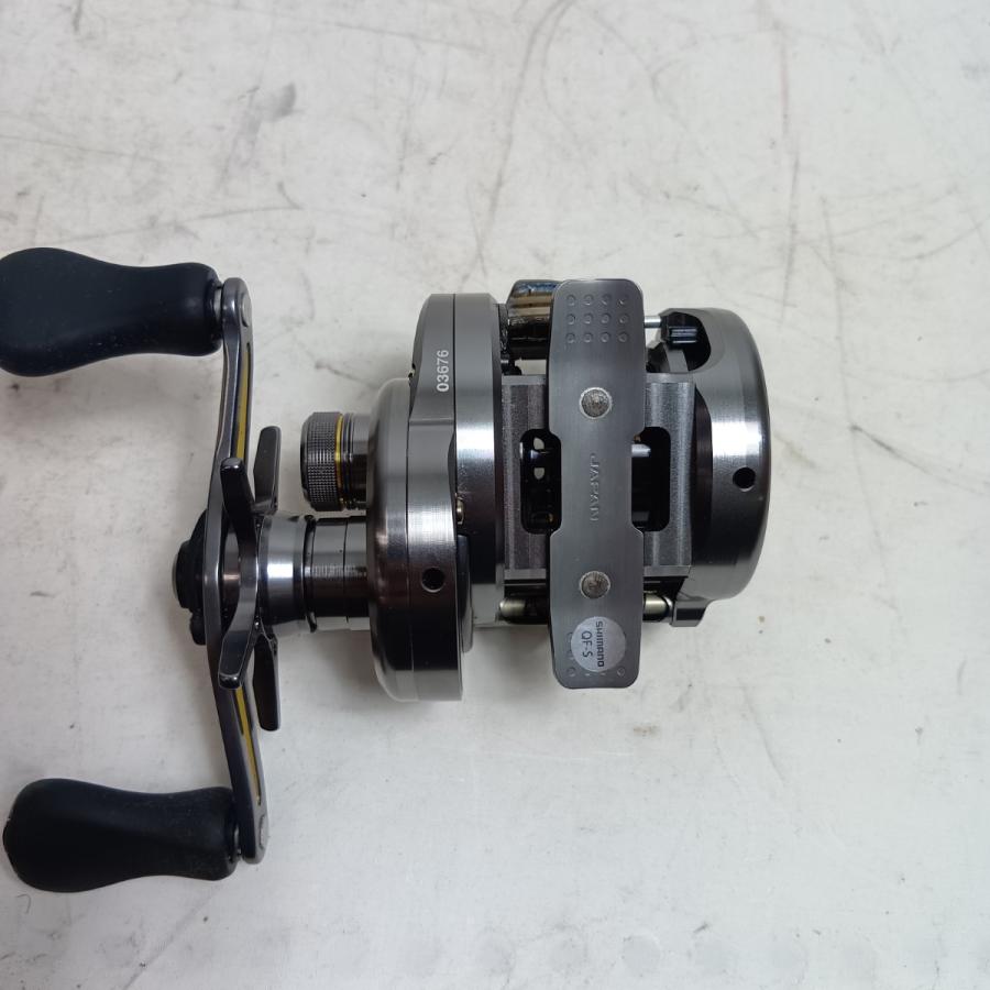 SHIMANO シマノ 03676 釣り用品 リール ベイトリール 17カルカッタコン