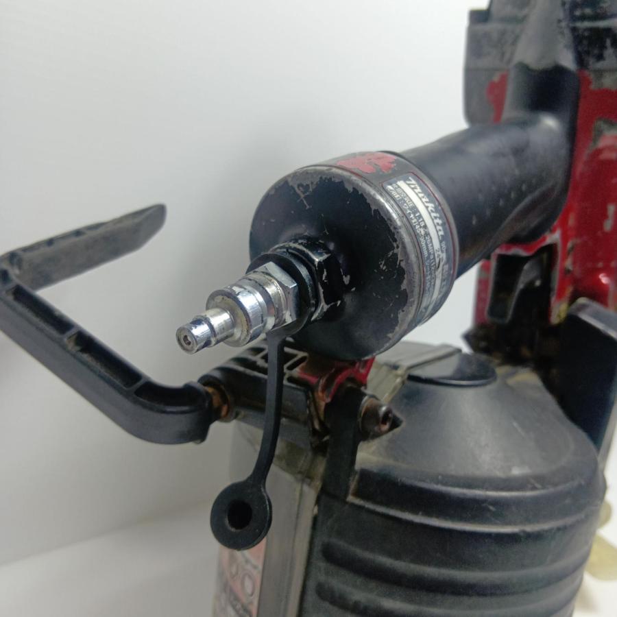 MAKITA マキタ エアツール エア釘打ち　 AN930H レッド MAKITA マキタ 工具 エア釘打ち AN930H レッド ケース付 高圧 90mm 傷