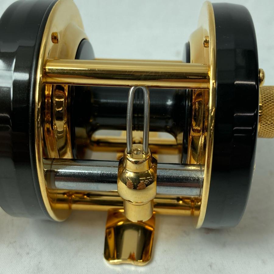 ABU  ベイトリール AMB 5500CDL 100th 木箱・外箱付 ABU ベイトリール AMB 5500CDL 100th 木箱・外箱付 目立った傷や汚れ