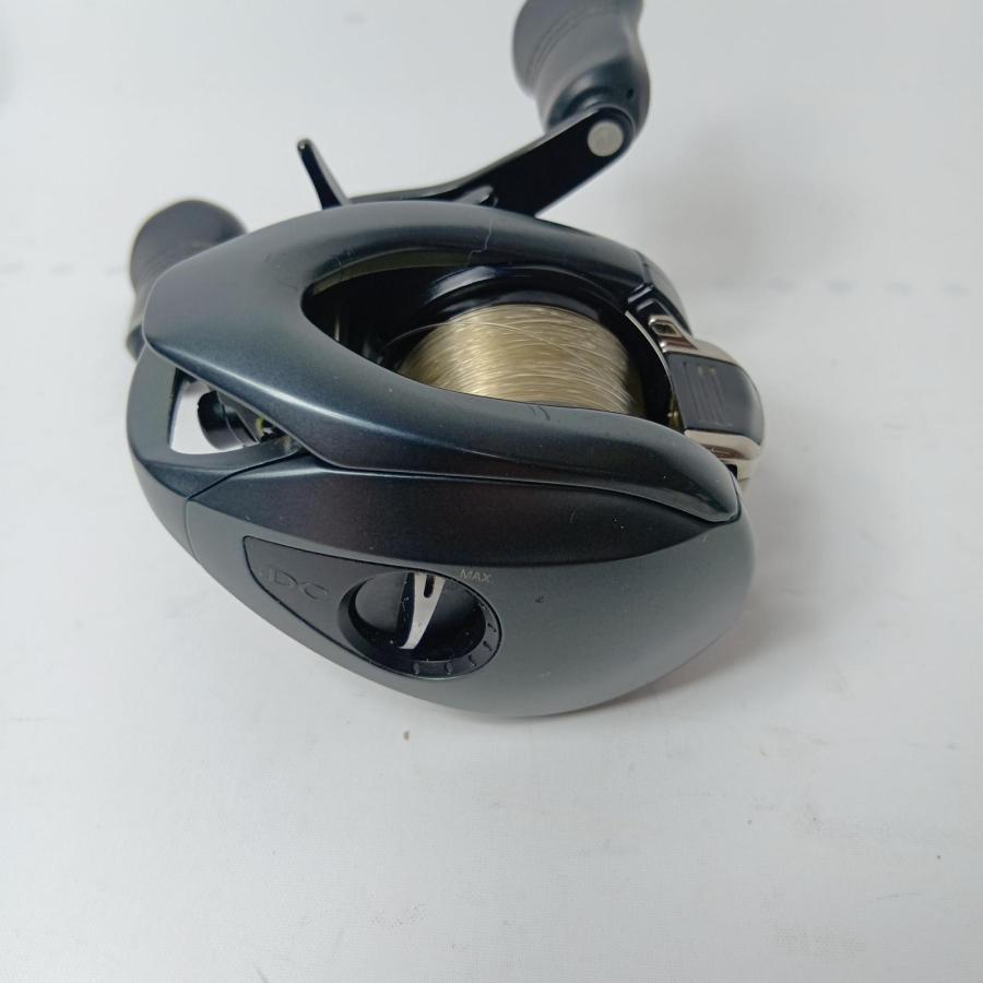 SHIMANO シマノ ベイトリール 03735 17エクスセンスDC XG RH 傷や汚れありの画像