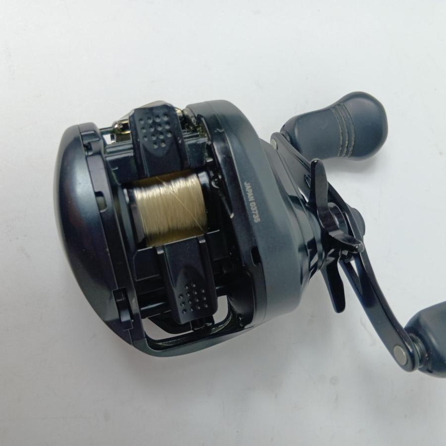SHIMANO シマノ ベイトリール 03735 17エクスセンスDC XG RH 傷や汚れありの画像