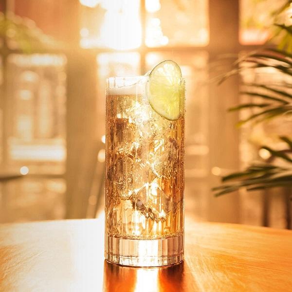 サッポロ ラム スピリッツ バカルディ クアトロ 40度 750ml×1本 サッポロ ラム スピリッツ バカルディ クアトロ 40度 750ml×1本
