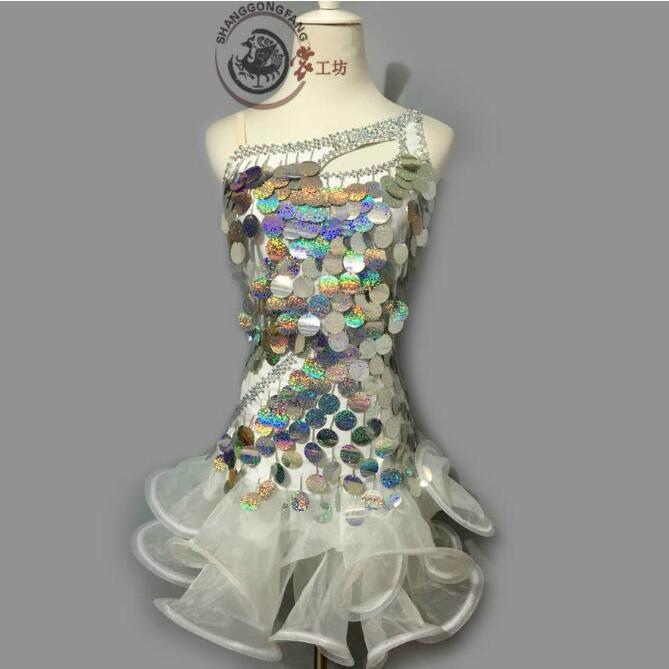 社交ダンスドレス 社交ダンス 衣装 モダンドレス 大きい裾 社交ダンス競技用のドレス ダンスウエア 練習服 競技着 演出用