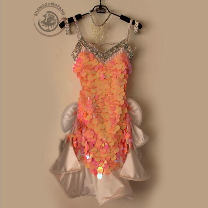 社交ダンスドレス 社交ダンス 衣装 モダンドレス 大きい裾 社交ダンス競技用のドレス ダンスウエア 練習服 競技着 演出用