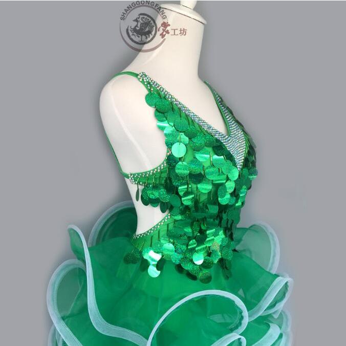 社交ダンスドレス 社交ダンス 衣装 モダンドレス 大きい裾 社交ダンス競技用のドレス ダンスウエア 練習服 競技着 演出用 衣装 社交ダンス 社交ダンスドレス 豪華 開場ドレス ワンピース