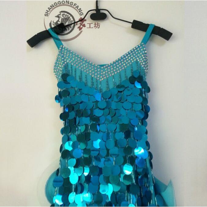 社交ダンスドレス 社交ダンス 衣装 モダンドレス 大きい裾 社交ダンス競技用のドレス ダンスウエア 練習服 競技着 演出用 社交ダンス 競技着 演出用 衣装 社交ダンス競技用のドレス モダンドレス 大きい裾 社交ダンスドレス ダンスウエア 練習服 E1136036732(10465円)