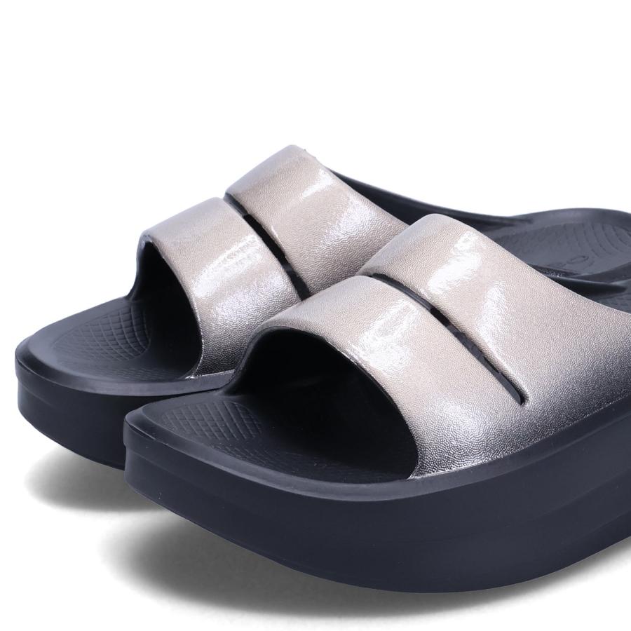 OOFOS ウーフォス リカバリースライドサンダル ウーメガ