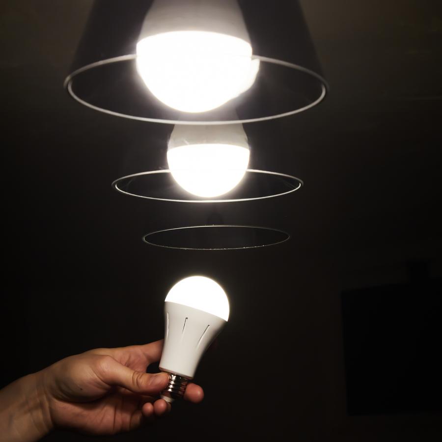 ツイタ tsuita 防災電球 いつでも ランプ 停電でも消えない ライト LED 照明器具 2点セット 充電式 省エネ 昼白色 自動充電 E26 スイッチ付きフック｜biget｜05