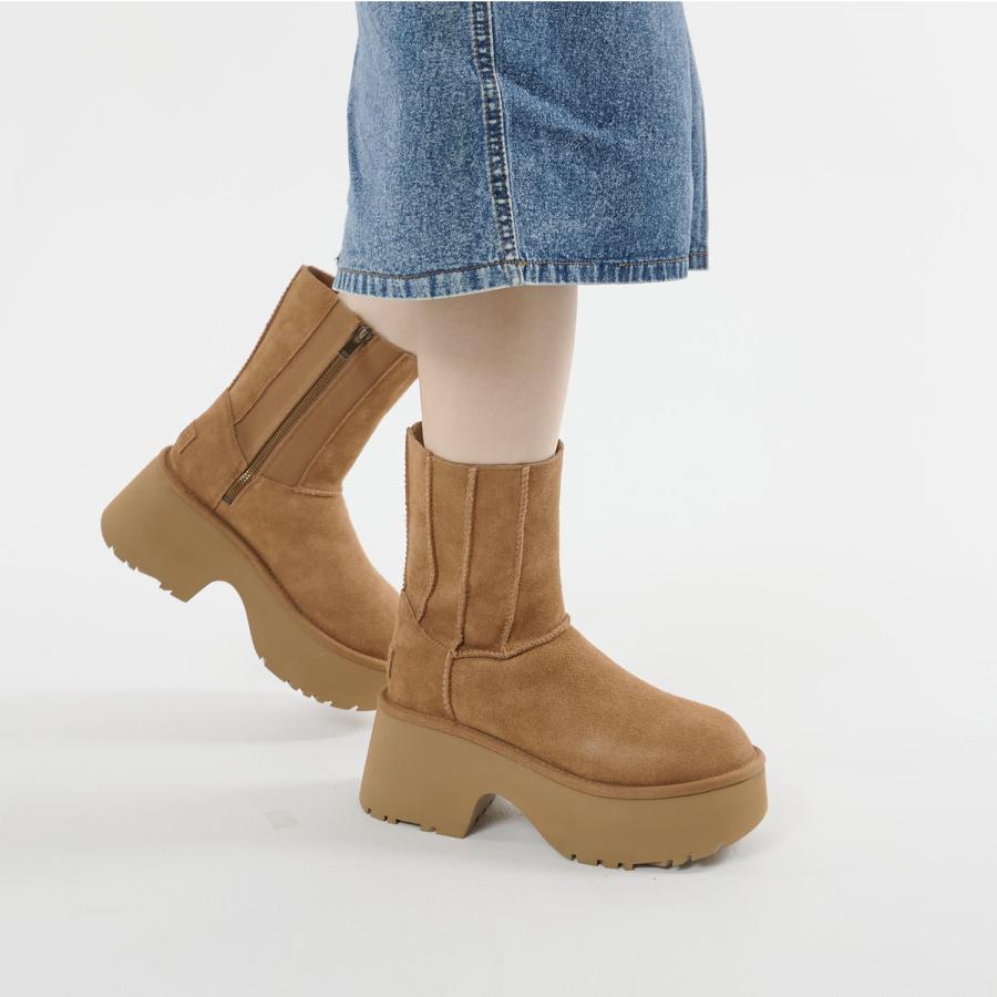 UGG ベージュ 厚底ショートブーツ スナイデル / UGGの厚底ショートブーツ、柔らかなライトベージュ