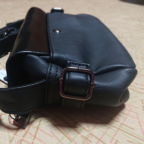 女性用 レディース 肩掛けバッグ ボディバッグ 斜めがけ おしゃれ 光沢 黒 鞄 軽量 小さめ 旅行 アウトドア お出かけ ショルダーバッグ 返品可能 |  | 02