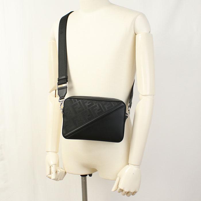 【父の日】FENDI フェンディ ショルダーバッグ ダイアゴナル カメラケース 7M0286 AQW1 F0GXN メンズ ブラック 爆買の画像