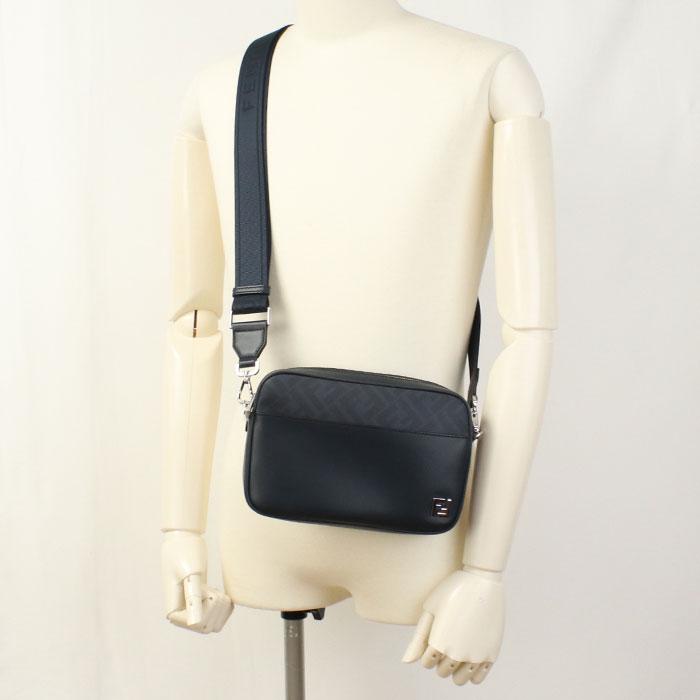 【父の日】FENDI フェンディ ショルダーバッグ スクエアFF カメラケース 7M0286 AV83 F1MLF メンズ ネイビー 爆買の画像