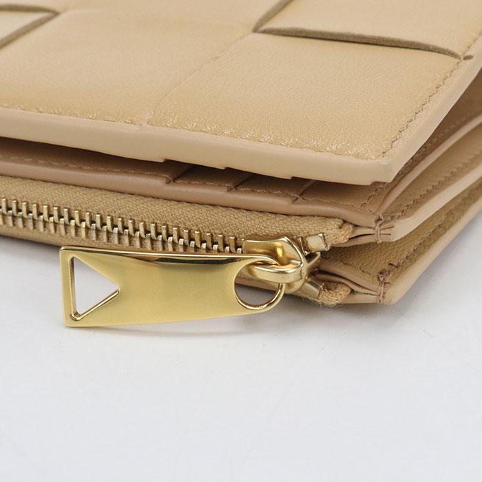 BOTTEGA VENETA ボッテガベネタ 財布・ケース  ベージュ 【古着】【中古】【送料無料】 BOTTEGA VENETA（ボッテガ・ヴェネタ） 中古・未使用 二つ折り財布