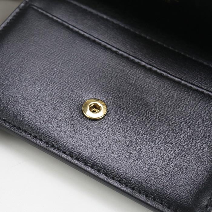 中古美品CELINE セリーヌ 名刺入れ 10I58 3DPV.38NO フラップ付き カードホルダー トリオンフ レディース ブラック CELINE（セリーヌ） 中古美品 名刺入れ 10I58 3DPV.38NO フラップ付き