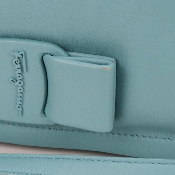 FERRAGAMO（フェラガモ） 中古良品 斜め掛け ショルダーバッグ 22 0287