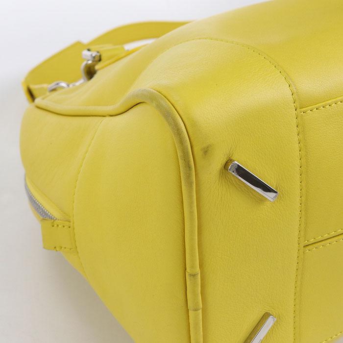 ロエベ 2way バッグ アマソナ 75 イエロー アナグラム 301.30.L.03 美品 レザー 中古 261408 LOEWE ロゴ 黄色 肩掛け ハンドバッグ ファスナー シンプル 自立 大容量 クロスボディ ミニボストン 本革 LOEWE - ロエベ 2way バッグ アマソナ 75 イエロー アナグラム 301.30