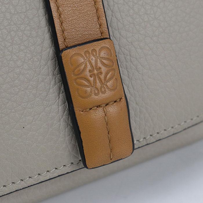 美品 ロエベ アナグラム 三つ折り財布 ベージュ - メルカリ 中古良品 