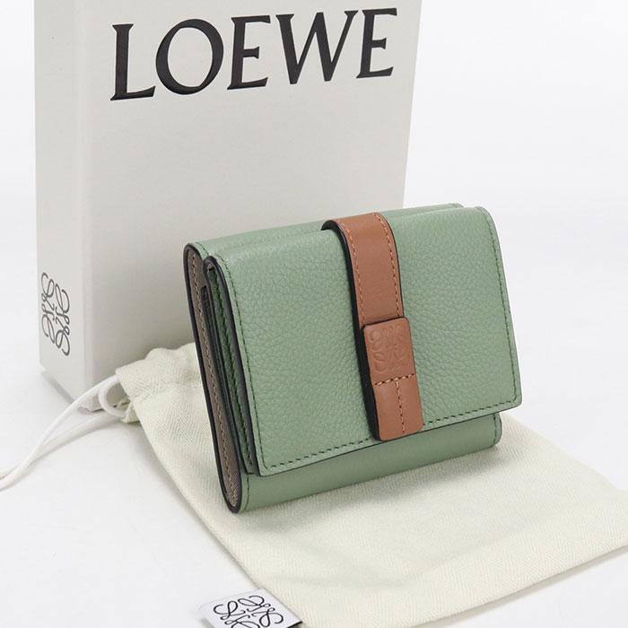 極上美品❣️LOEWE ロエベ アナグラム コンパクト グリーン 財布 P47 LOEWE（ロエベ） 中古・未使用 三つ折り財布 アナグラム レディース