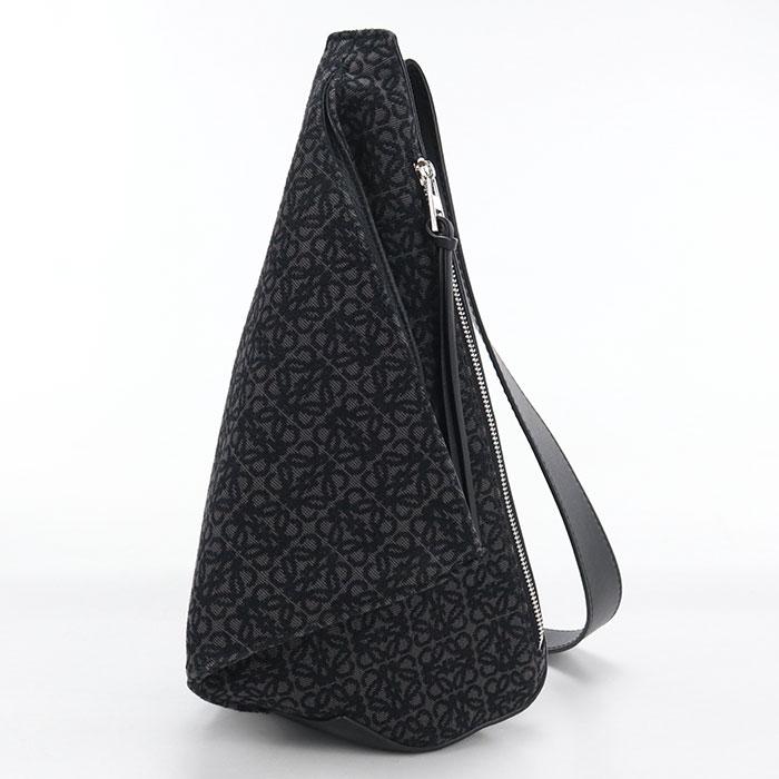 人気　ロエベ　アントン　スリングバッグ　アナグラム　斜め掛け　レザー　ブラック LOEWE（ロエベ） 中古美品 ショルダーバッグ アントンスリングバッグ