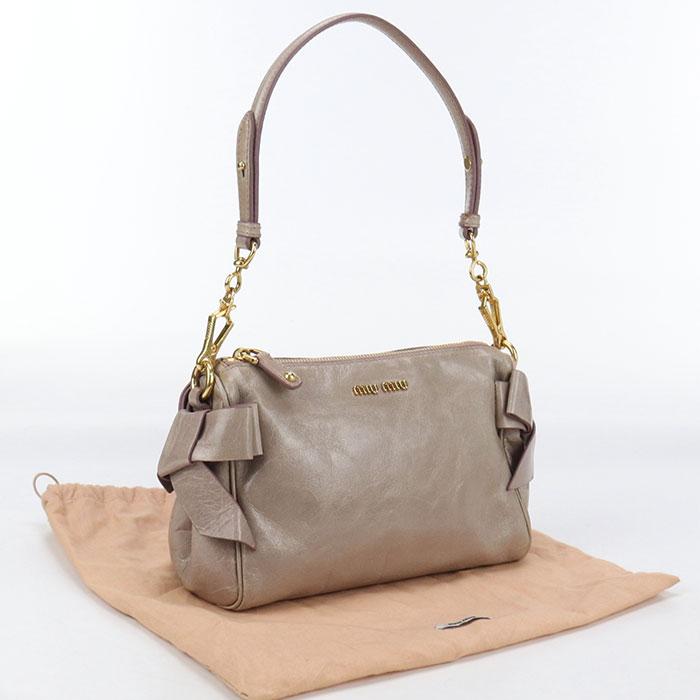 中古良品MIUMIU(OUTLET) ミュウミュウ アウトレット ショルダーバッグ レディース ベージュ miu miu（ミュウミュウ） 中古良品 MIUMIU(OUTLET) アウトレット