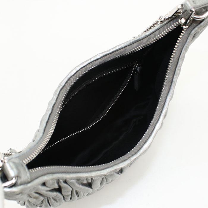 【2月28日まで値下】ミュウミュウ ショルダーバッグ チェーン！おしゃれ！ miu miu（ミュウミュウ） 中古 MIUMIU(OUTLET) アウトレット