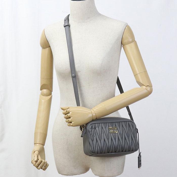 miu miu（ミュウミュウ） 中古美品 MIUMIU(OUTLET) アウトレット 斜め
