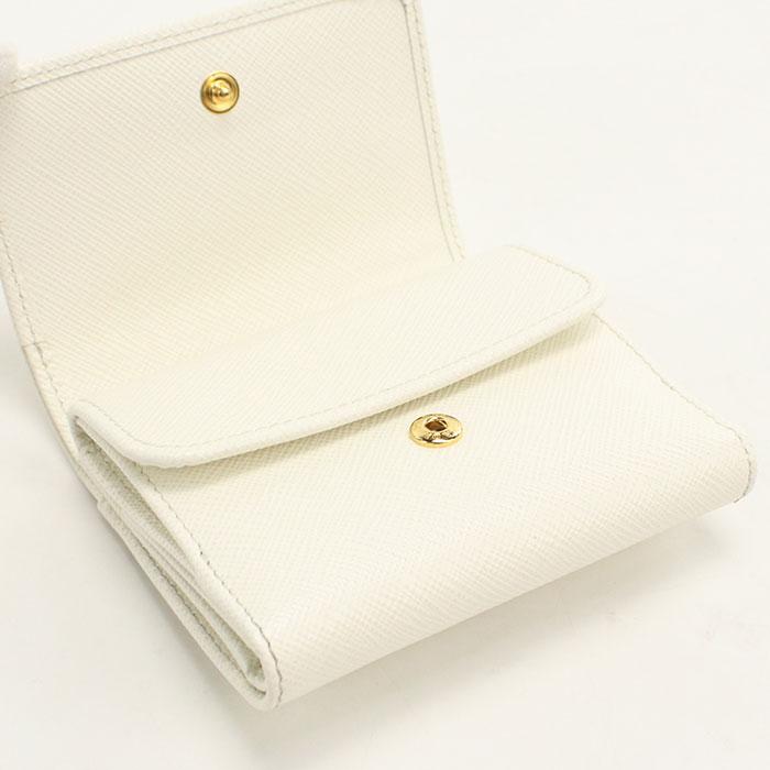【現行品】PRADA サフィアーノ トライアングル ホワイト 三つ折り財布 PRADA（プラダ） 中古美品 三つ折り財布 1MH043 QHH F0009