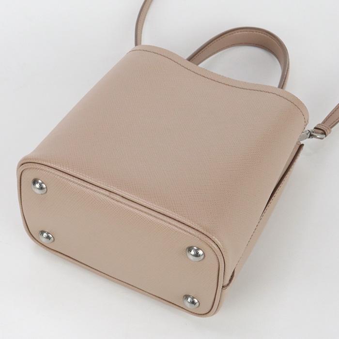 PRADA 中古良品プラダPRADA プラダ パニエ サフィアーノレザー  