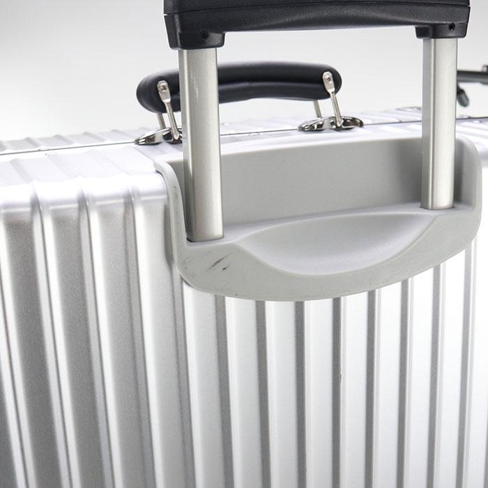 中古良品RIMOWA リモワ キャリーケース 972.73.00.4 クラシック チェックインL ユニセックス シルバー RIMOWA（リモワ） 中古良品 キャリーケース 972.73.00.4 クラシック