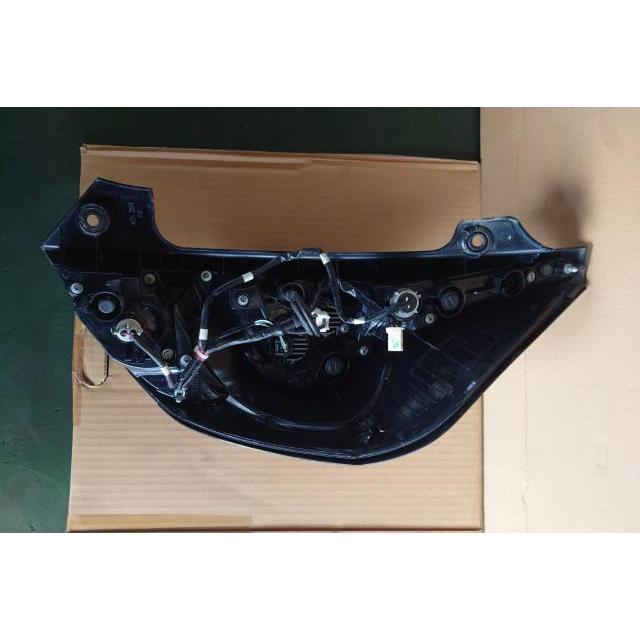 Aアクア DAA-NHP10 左テールランプ S 1NZ-FXE  CVT     スタンレー 52-309   81561-52E90Zの画像