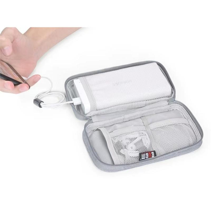 携帯ポーチ 充電器ポーチ モバイルバッテリー収納 充電器、イヤホン、スマートフォン収納 シンプル お出かけ 小物入れ 便利 持ち運び 万能 |  | 09