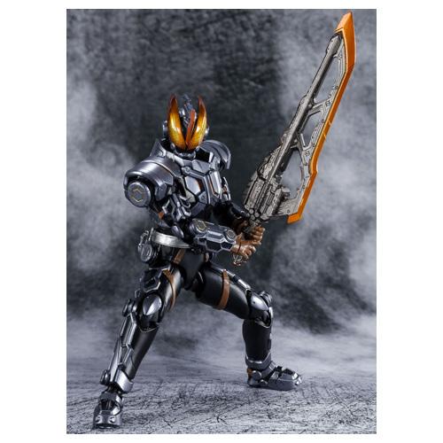 Amazon.co.jp: S.H.フィギュアーツ 仮面ライダーセイバー『仮面