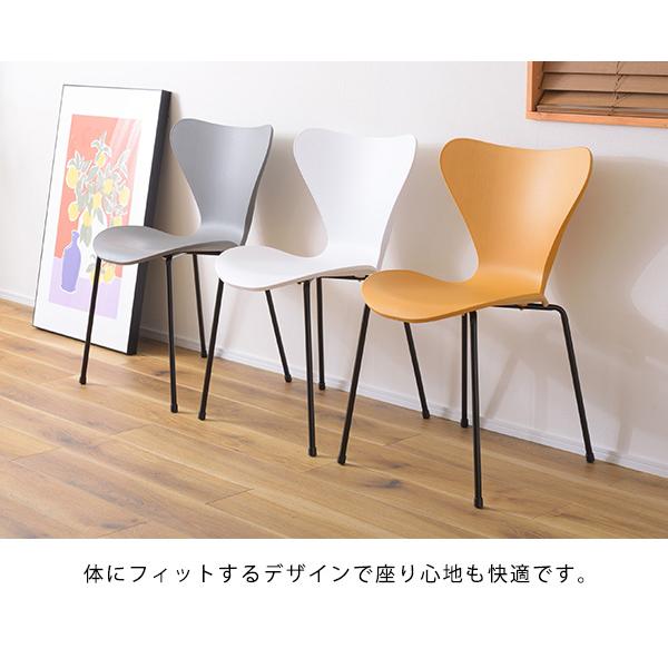 樹脂製でソフトな座り心地 スタッキングチェアー デザイナーズチェアー