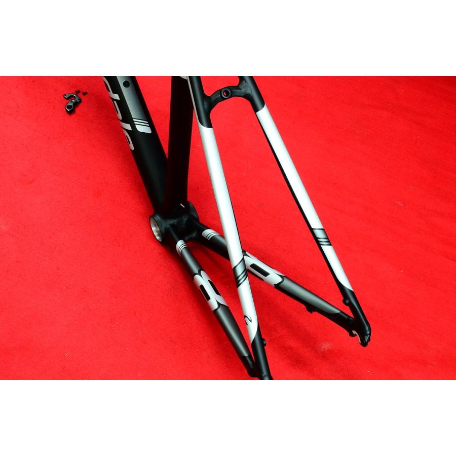 即決☆新品☆CANNONDALE◇CAAD8☆キャノンデール☆SAVE軽量 即決☆新品☆CANNONDALE◇CAAD8☆キャノンデール☆SAVE軽量