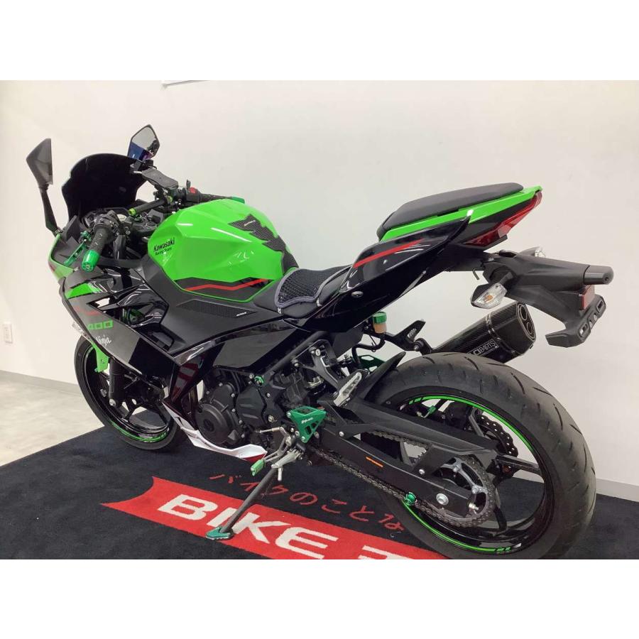 6周年記念イベントが6周年記念イベントがNinja 400 スクリーン・レバーカスタム スマホホルダー・マルチバー装備 バイク車体 Ninja 400 KRT Edition 2022年モデル BEETJAPANマフラー
