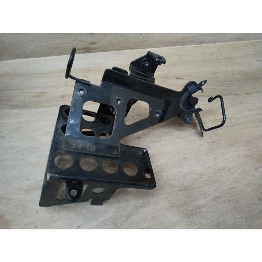 108□ズーマー AF58 実動車解体□フロントステー バッテリーステー 