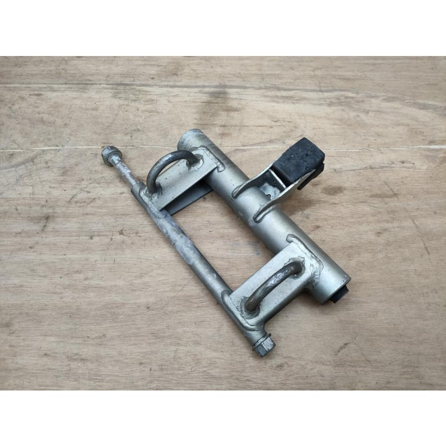 AF67　トゥデイ　新品交換部品多数！原付　スクーター　ジョルノ？ビーノ？ 193□エンジンハンガー□AF70 ジョルノ□検)AF67 トゥデイ AF68 ディオ