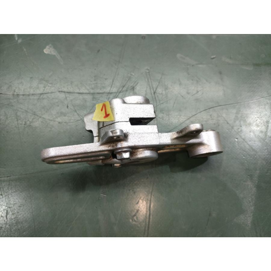 208□1 AJP リアブレーキ キャリパー オイル交換部分ネジ切れ