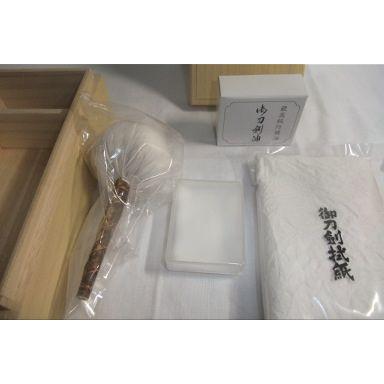 刀剣手入れ道具 高級桐箱入り 新品 日本刀鍔刀剣手入れ具 : 備後三原