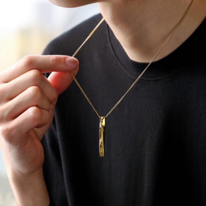 k18首元を華やか☆ひねり加工 ゴールドネックレス ユニセックスで愛用