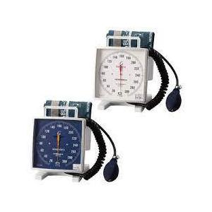 送料無料】【感謝価格】ケンツメディコ 大型アネロイド血圧計 卓上携帯