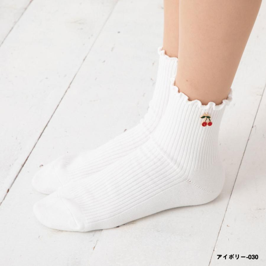 Point Me チェリーチャーム付き メローリブ クルーソックス 白 黒 全4