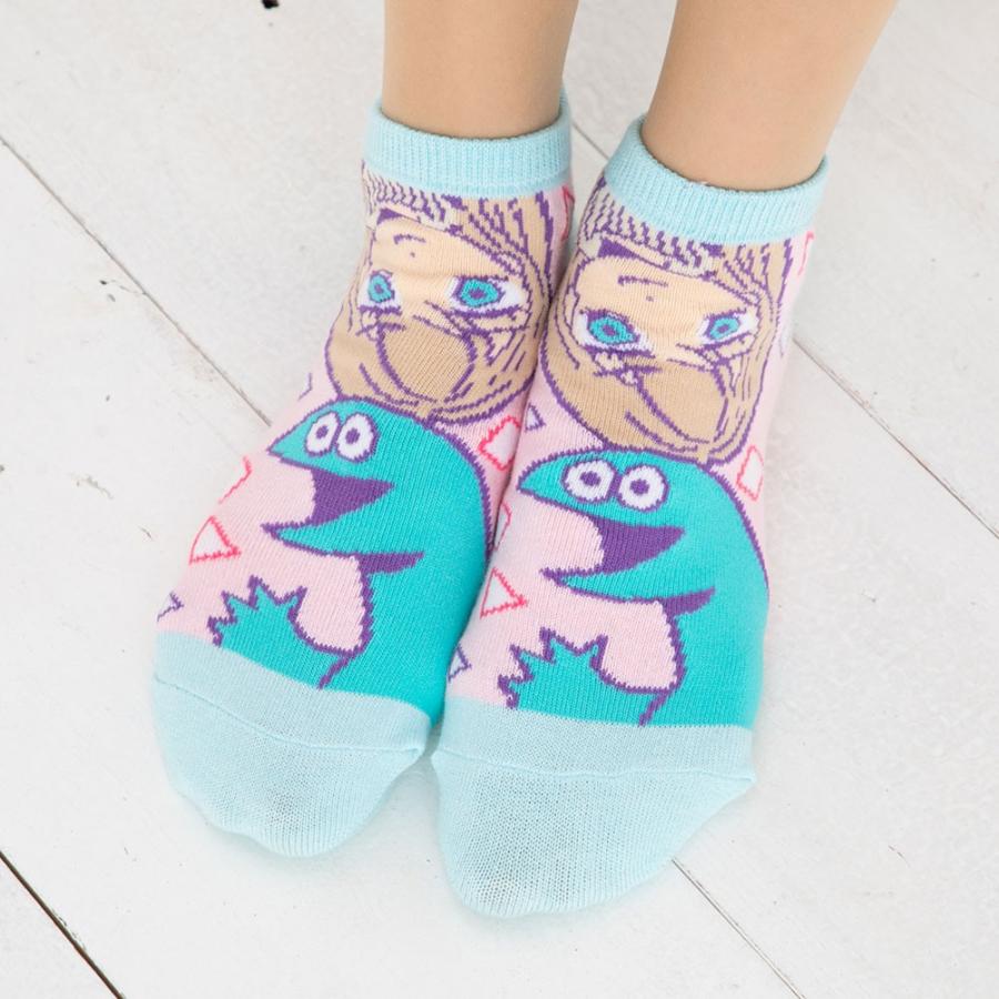 ギャルと恐竜 ギャルと恐竜夢かわ柄 スニーカー丈ソックス 23 25cm おまけシール付き レディース 靴下 Wi Gkl7908 025 レッグウェア専門店 美足花舞 通販 Yahoo ショッピング