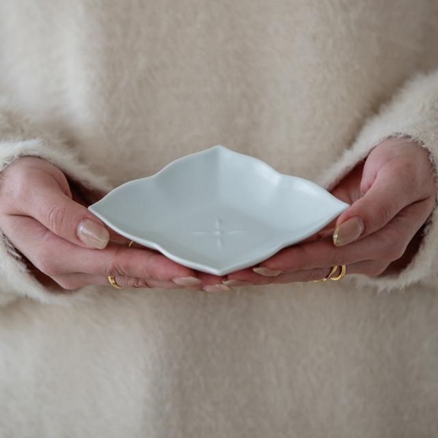 BISQUE 菱形小皿 ももとせ 13cm 波佐見焼 日本製 磁器 おしゃれ 白 和