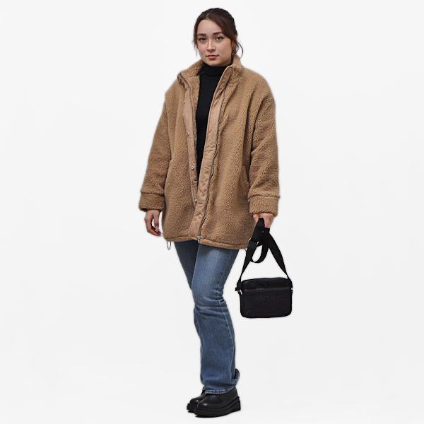 PRADA ベージュジャケット　レインコート　コンパクト　バック収納 PRADA ベージュジャケット レインコート コンパクト バック収納