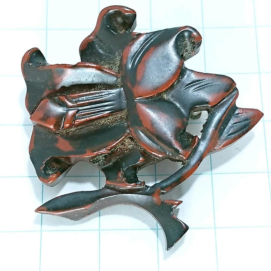 送料無料)ビンテージ☆木彫り 椿モチーフ☆アンティークブローチ