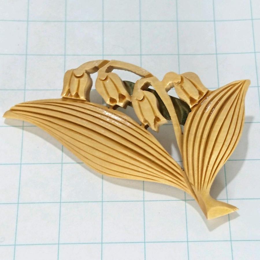 民芸品　木彫りブローチ　すずらん 民芸品 木彫りブローチ すずらん 手彫りのブローチ すずらん