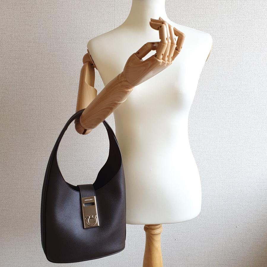 FERRAGAMO Salvatore Ferragamo ガンチーニバックル レザー FERRAGAMO Salvatore Ferragamo ガンチーニバックル レザー