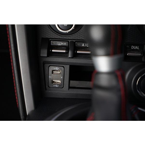 ハイエース トヨタ 86 電圧表示機能付き USBポート サービスホール