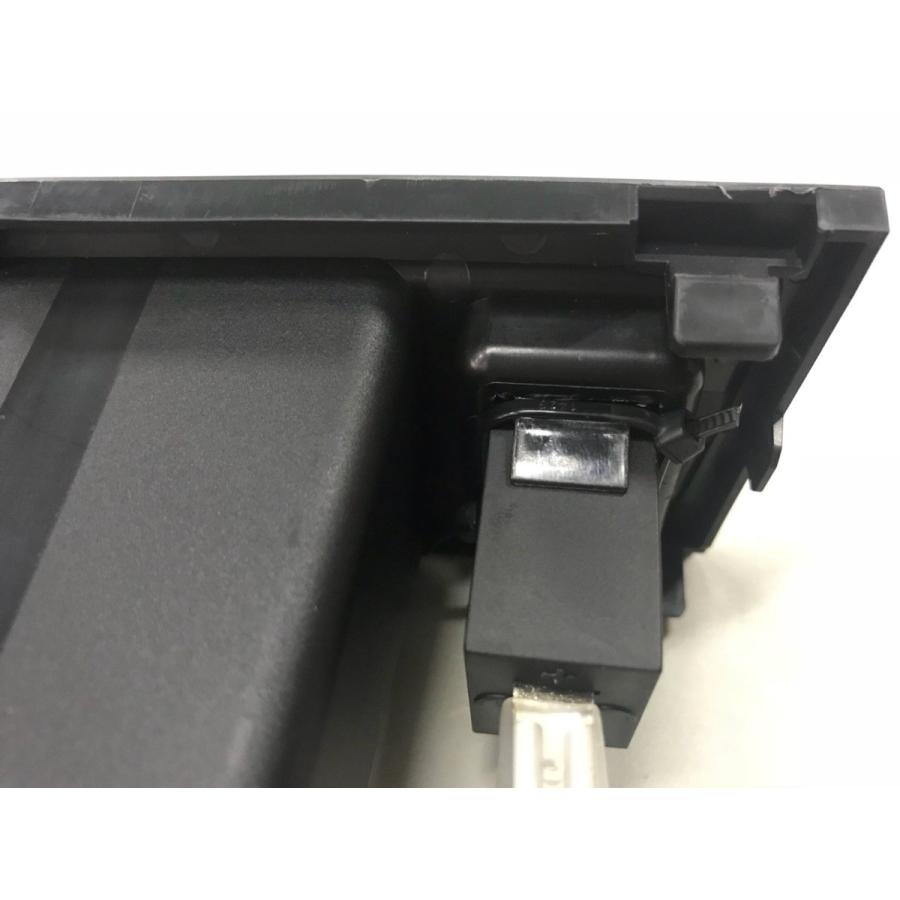 ハイエース トヨタ 86 電圧表示機能付き USBポート サービスホール
